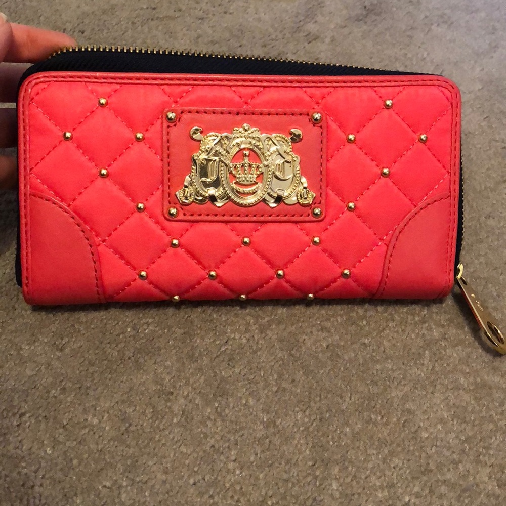 LIKE NEW BEAUTIFUL JUICY COUTURE WALLET